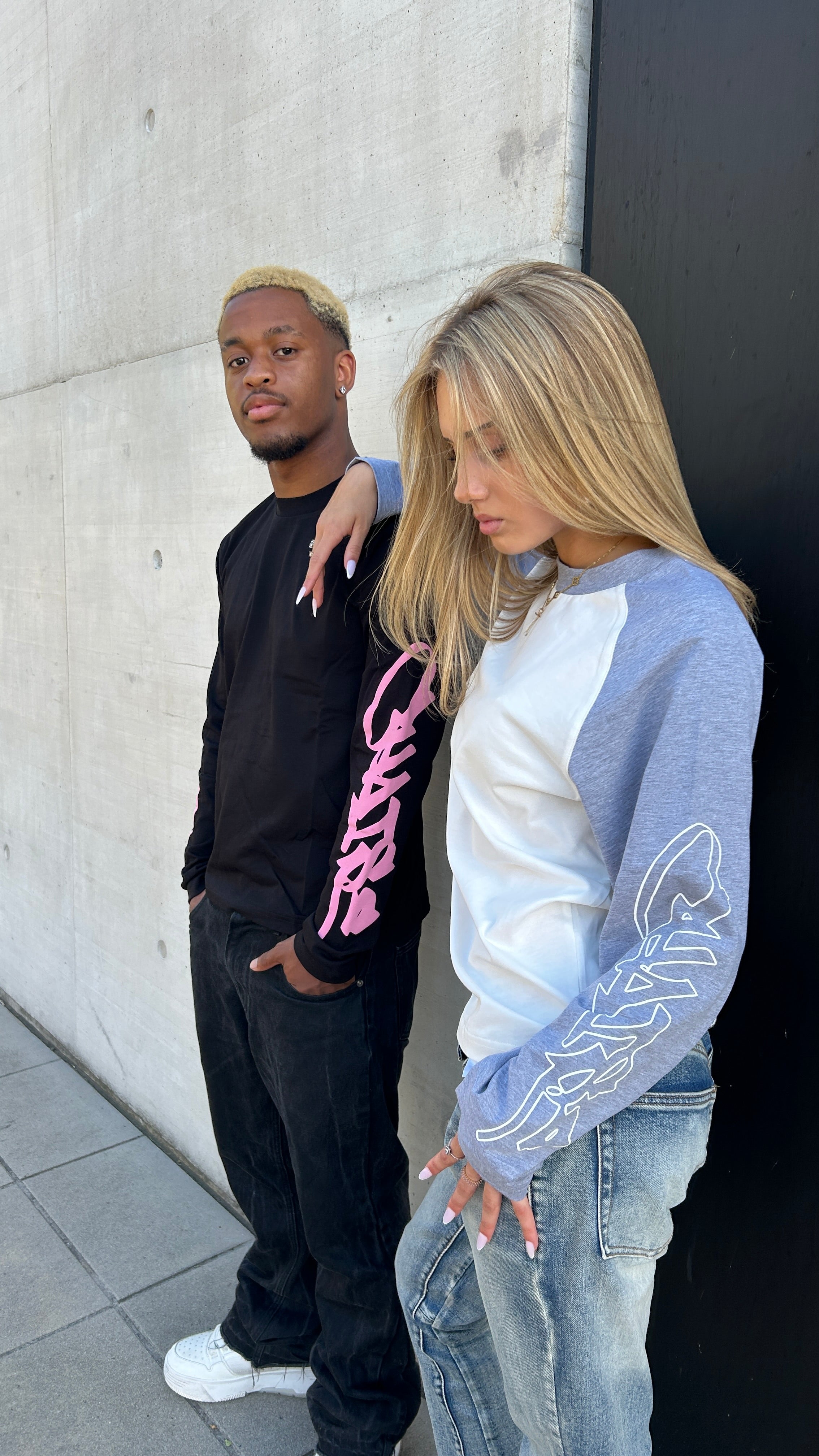 black/pink chaise longsleeve